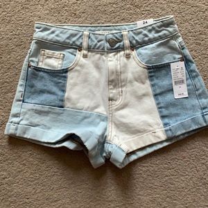 PacSun Women’s mom short size 24
